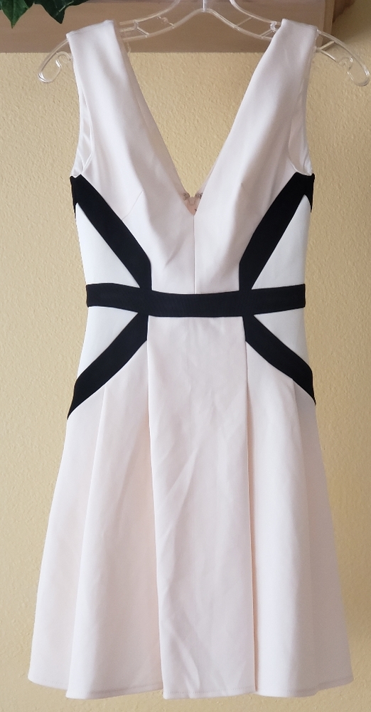 🆕 lipsy • cutout ribbon dress
